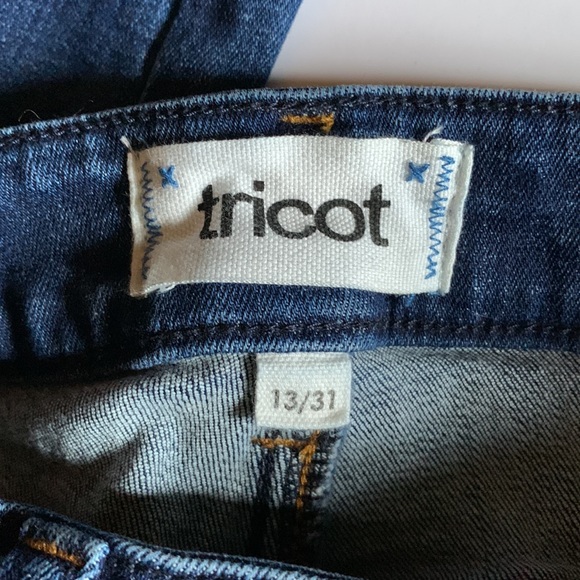 Tricot Button Fly Distressed Hem Jeans - Picture 9 of 9